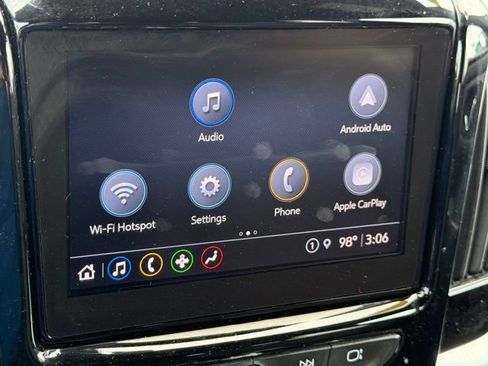 Used 2023 Chevrolet Traverse LT FWD image 26