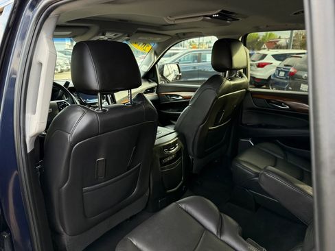 Used 2017 Cadillac Escalade Premium Luxury image 15