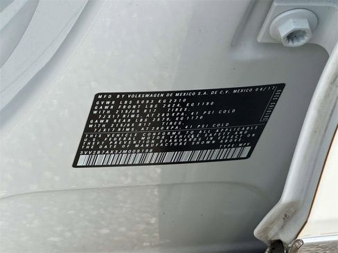 Used 2018 Volkswagen Tiguan SE w/ Panoramic Sunroof Package image 17