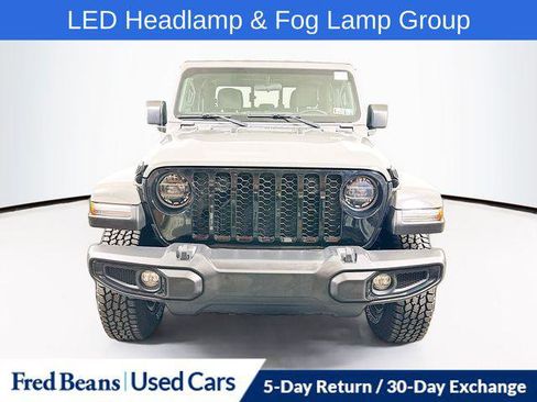 Certified 2022 Jeep Gladiator Sport AWD/4WD image 2