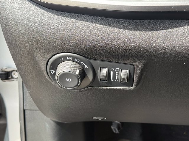 Used 2025 Jeep Compass Limited AWD/4WD image 16