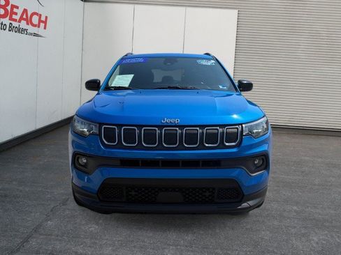 Used 2022 Jeep Compass Latitude w/ Sun and Sound Group AWD/4WD image 5