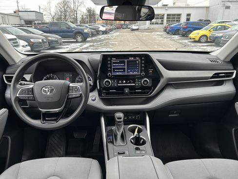 Used 2021 Toyota Highlander L image 9