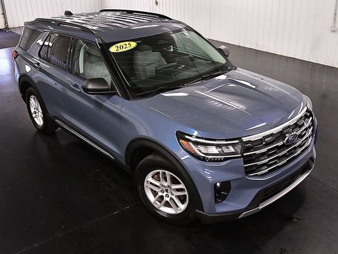 Used 2025 Ford Explorer Active w/ Active Comfort Package RWD image 12
