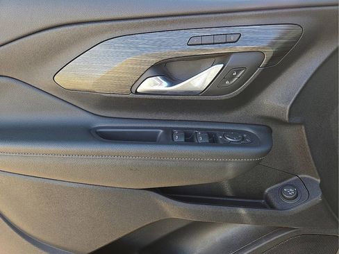 Used 2024 GMC Terrain SLT image 23