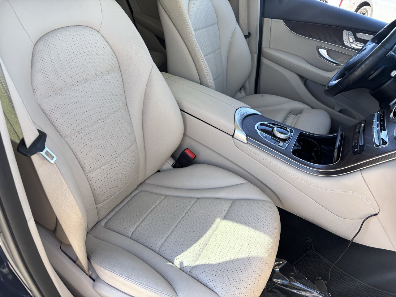 Used 2019 Mercedes-Benz GLC 300 4MATIC image 8