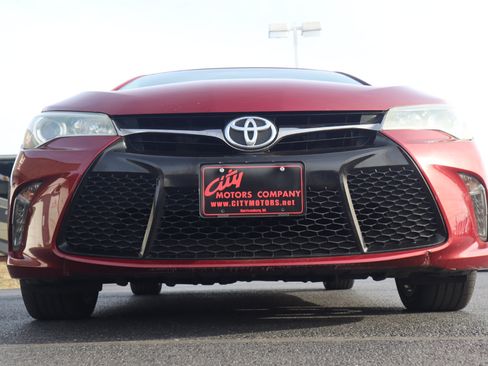 Used 2016 Toyota Camry SE image 5