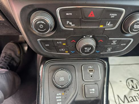 Used 2021 Jeep Compass Limited AWD/4WD image 11