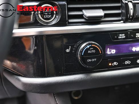 Used 2022 Nissan Pathfinder SV AWD/4WD image 20