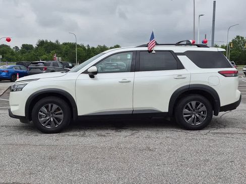 Used 2024 Nissan Pathfinder SV AWD/4WD image 5