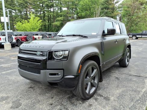 Used 2023 Land Rover Defender 110 AWD/4WD image 4