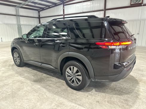 Used 2025 Nissan Pathfinder SV AWD/4WD image 3
