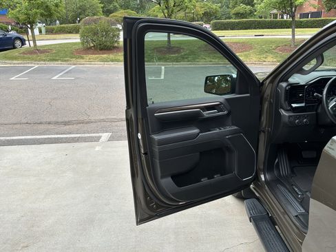 Used 2023 Chevrolet Silverado 1500 LT w/ Convenience Package II AWD/4WD image 14