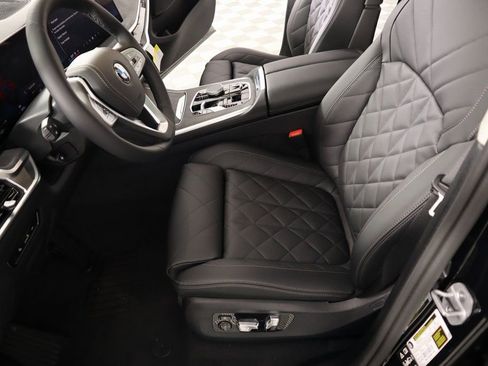 New 2025 BMW X7 xDrive40i w/ Parking Assistance Package image 12
