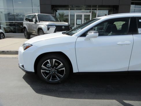 New 2026 Lexus UX 300h AWD image 2