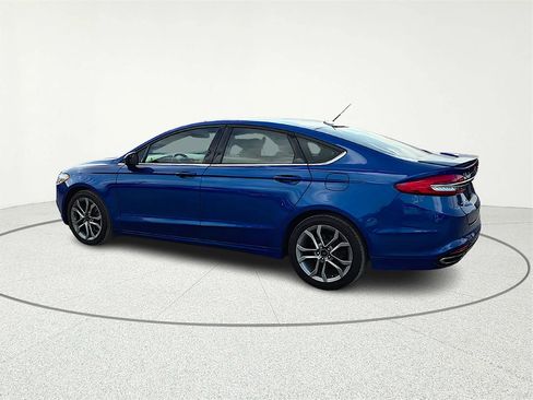 Used 2017 Ford Fusion SE w/ Equipment Group 201A image 4