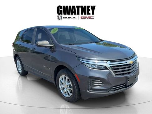 Used 2022 Chevrolet Equinox LS w/ LS Convenience Package FWD image 3