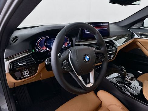 Certified 2023 BMW 530i w/ Premium Package image 9