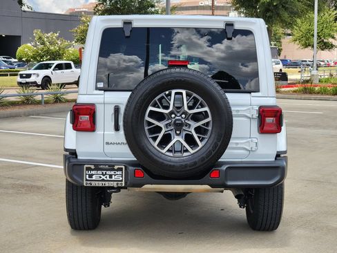 Used 2025 Jeep Wrangler Unlimited Sahara AWD/4WD image 6