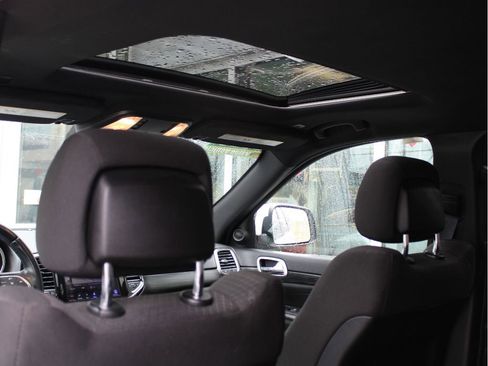 Used 2020 Jeep Grand Cherokee Laredo w/ 18" Wheel & 8.4" Radio Group image 22