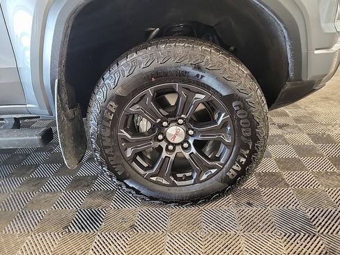 Used 2024 GMC Canyon Elevation image 11