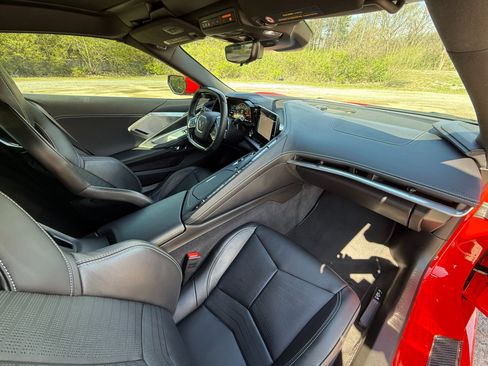 Used 2024 Chevrolet Corvette Stingray 2LT w/ GT2 BUCKET SEA image 21