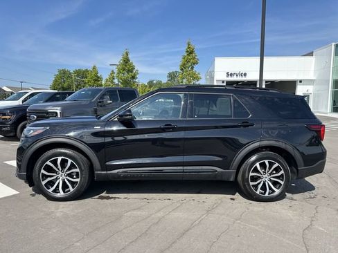 Certified 2025 Ford Explorer ST-Line AWD/4WD image 2