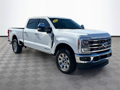 Used 2025 Ford F250 Lariat w/ Lariat Ultimate Package image 3