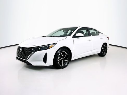 Used 2025 Nissan Sentra SV image 3