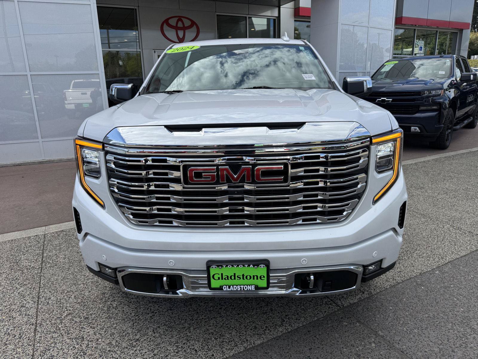 Used 2024 GMC Sierra 1500 Denali AWD/4WD image 9