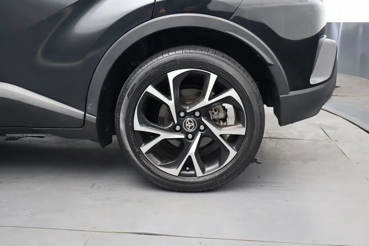 Used 2022 Toyota C-HR XLE FWD image 28