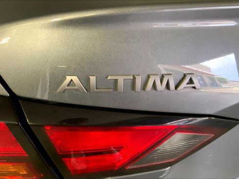 Used 2025 Nissan Altima 2.5 SV FWD image 8