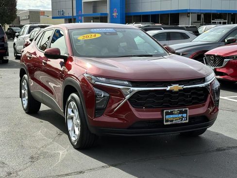 Used 2024 Chevrolet Trax LS w/ LS Convenience Package FWD image 5