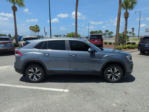 Used 2024 Volkswagen Atlas Cross Sport SE FWD image 3