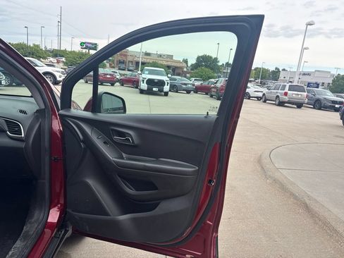 Used 2022 Chevrolet Trax LT w/ Driver Confidence Package AWD/4WD image 22