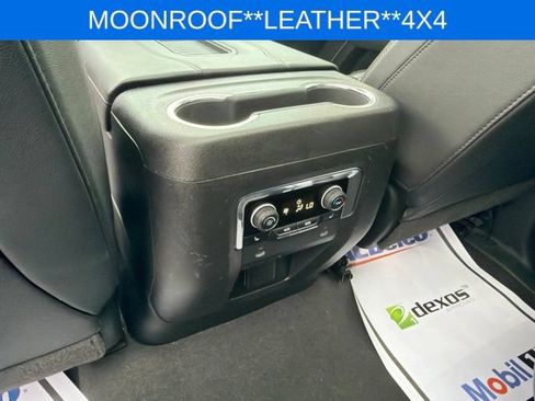 Used 2022 Chevrolet Suburban High Country AWD/4WD image 17
