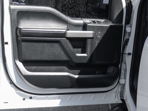 Used 2019 Ford F150 XLT w/ Equipment Group 302A Luxury AWD/4WD image 19