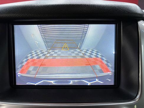 Used 2018 Chevrolet Suburban Premier RWD image 22