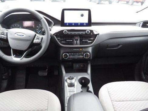 Certified 2022 Ford Escape SE w/ Cold Weather Package image 2