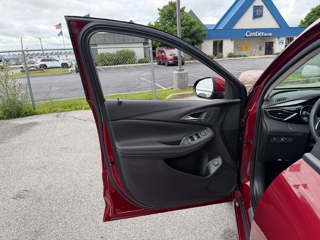 Used 2023 Buick Encore GX Select w/ Sport Touring Package FWD image 22