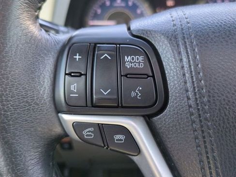 Used 2017 Toyota Sienna XLE FWD image 25