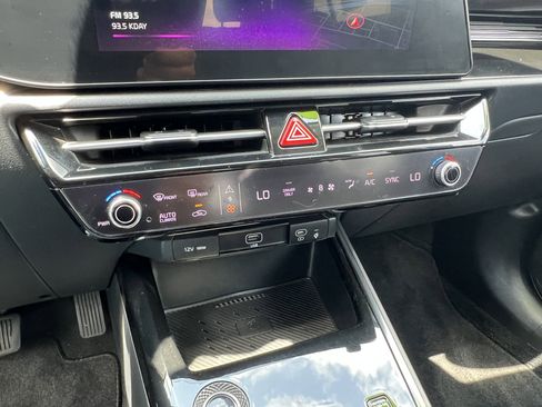 Certified 2023 Kia Niro EX FWD image 28