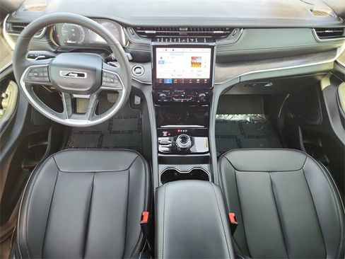 Used 2025 Jeep Grand Cherokee L Limited w/ Black Appearance Package image 20