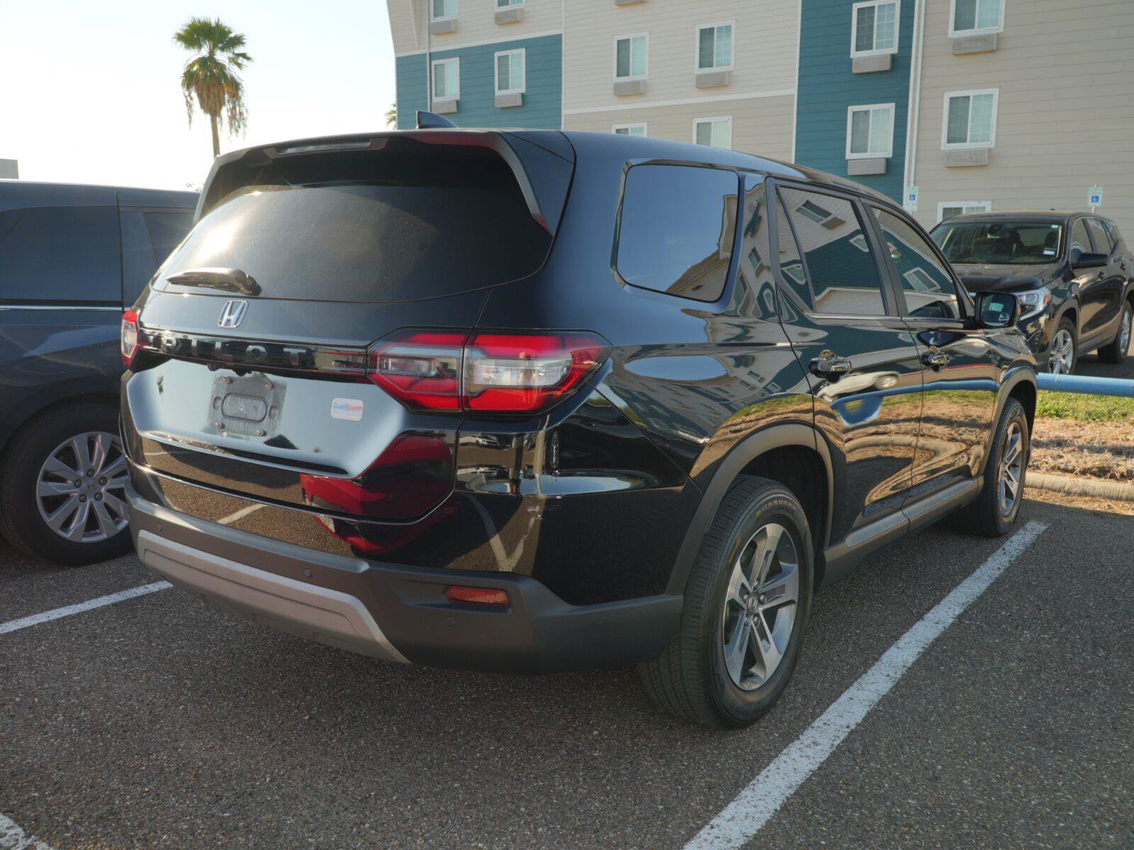 Used 2024 Honda Pilot EX-L image 4