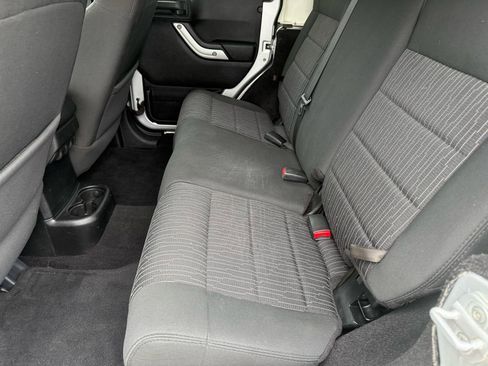 Used 2012 Jeep Wrangler Unlimited Rubicon w/ Connectivity Group image 11