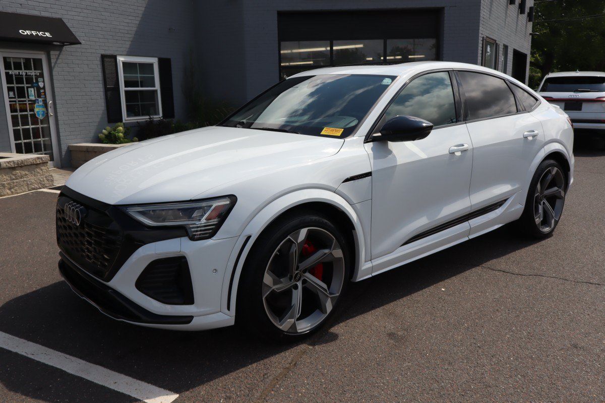 Used 2024 Audi SQ8 e-tron Prestige w/ Prestige Package AWD/4WD image 2