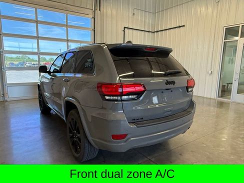 Used 2020 Jeep Grand Cherokee Altitude AWD/4WD image 4