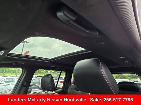 Used 2024 Jeep Grand Cherokee Limited w/ Luxury Tech Group II RWD image 18