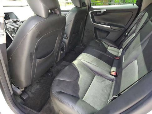 Used 2015 Volvo XC60 T5 Premier image 12