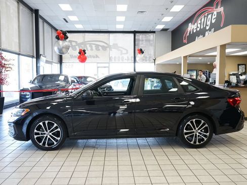 Used 2022 Volkswagen Jetta Sport FWD image 3